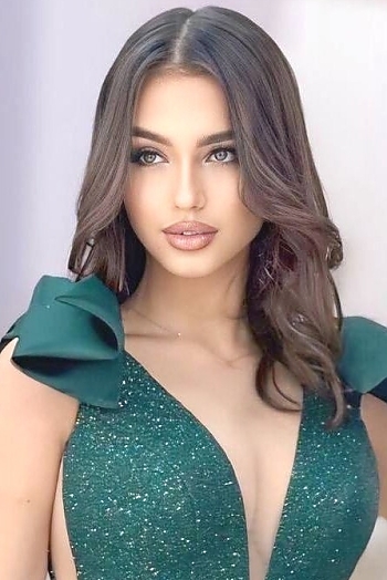 ID: 2384103,  Nadiia, 18